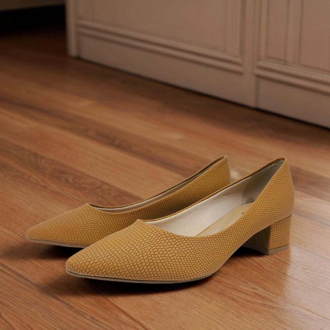 Sapato Feminino Escamado Salto Bloco Baixo Social Beira Rio em promoção! Veja a oferta e mais achadinhos de Sapatos sociais 7 Hoje é o melhor dia para comprar Sapato Feminino Escamado Salto Bloco Baixo Social Beira Rio com aquele preço maroto! Promoção! Aproveite a oferta! 7