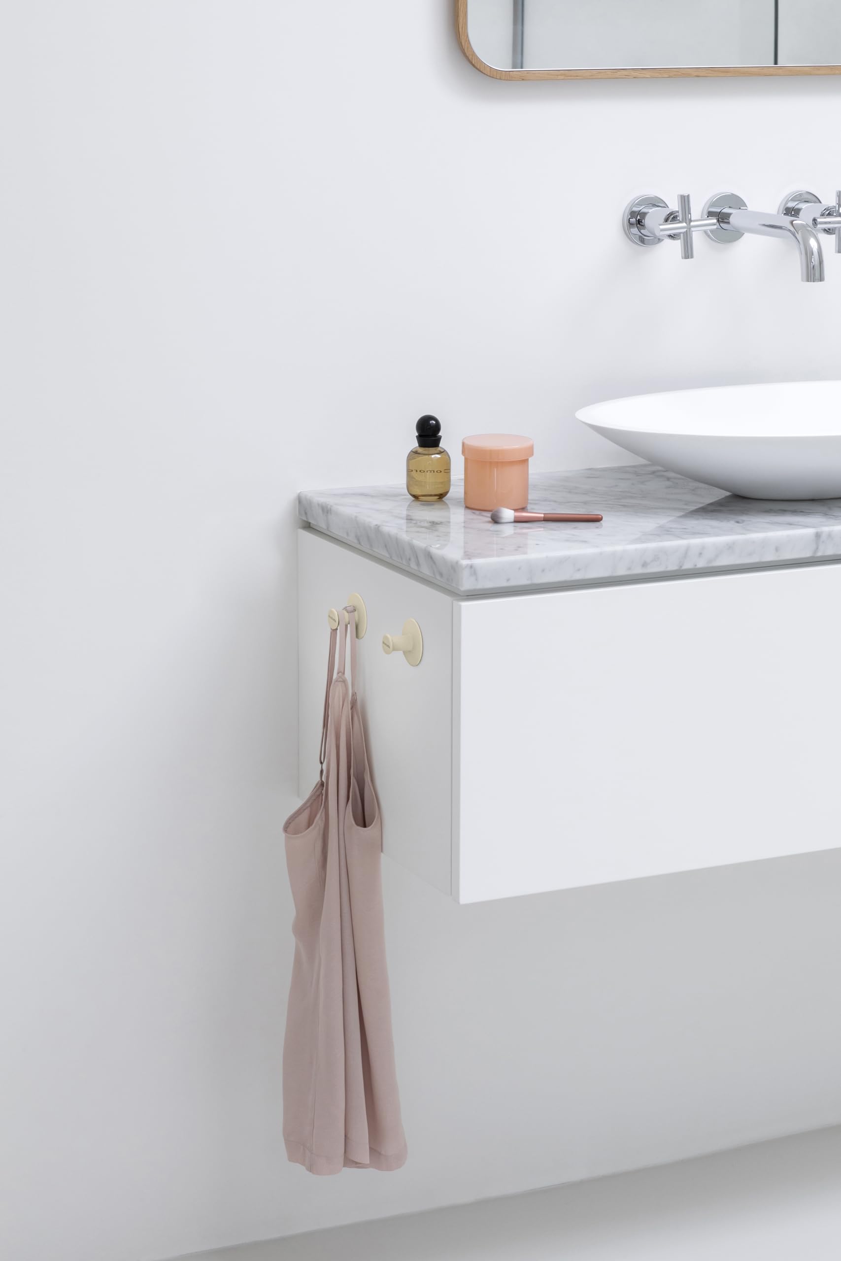 Brabantia - ReNew Ganci per Asciugamani - Ideali per Bagno, Toilette o Cucina - Reggono Fino a 2 kg - Resistenti alla Corrosione - Materiale di Fissaggio Inclusi - Set di 2 - Soft Beige