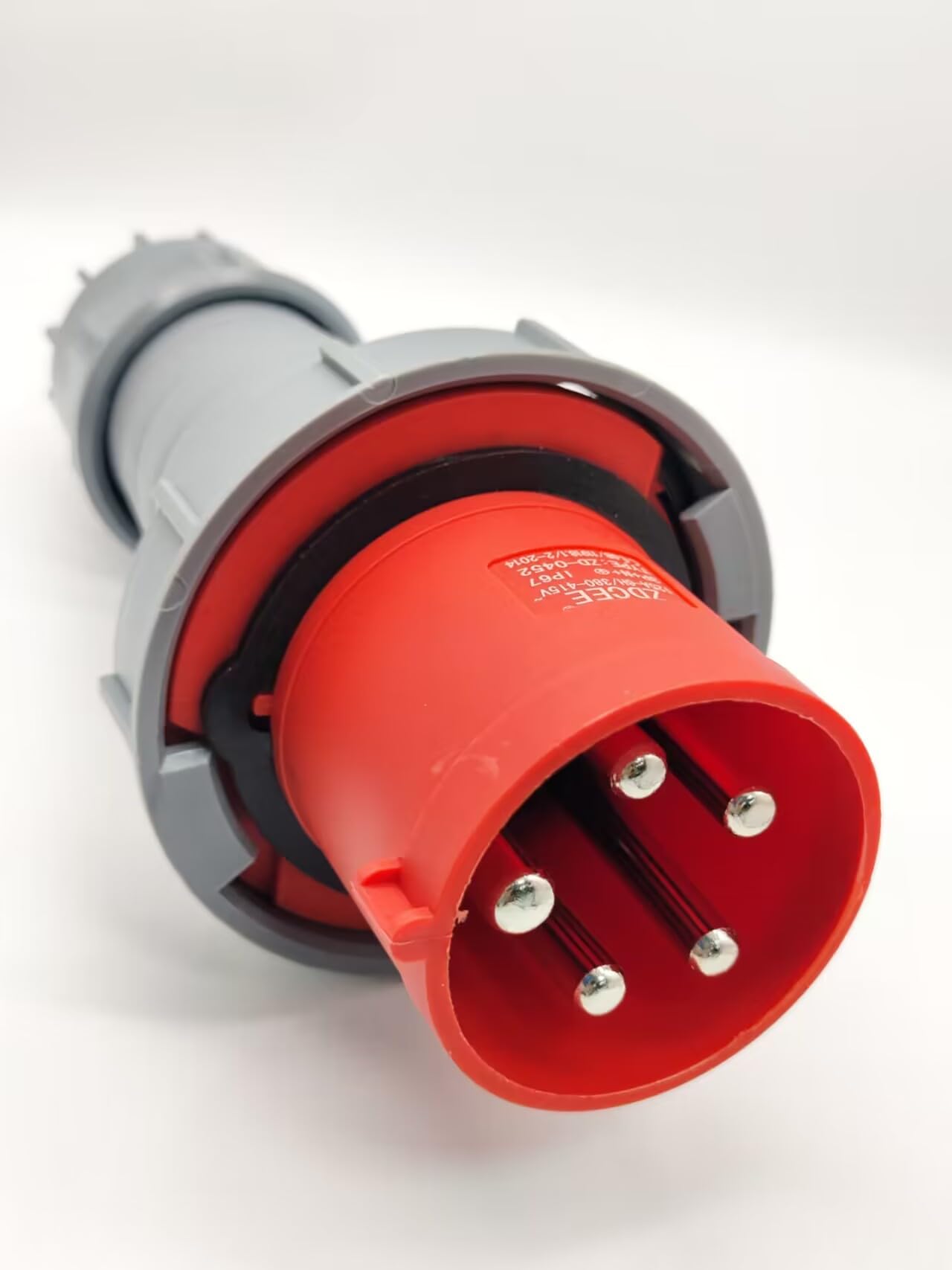 Conector 5 pines 125A IP67 que evita apagones por humedad en talleres