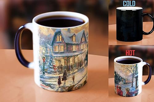 Miniatura 2 de Morphing Mugs Thomas Kinkade - Lionel - All Aboard for Christmas - Estación de tren - Ciudad pequeña - Una taza de cerámica que cambia de color de