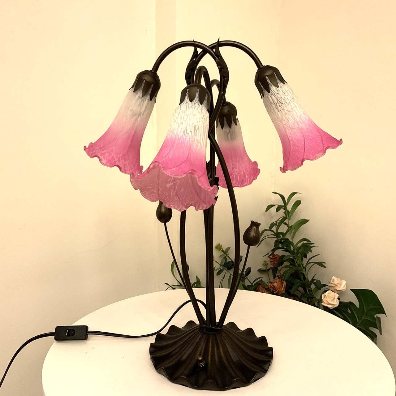 Bieye L30848 Lampa stołowa z dmuchanego szkła w kwiaty lilii do dekoracji salonu i sypialni (4 światła, różowa)