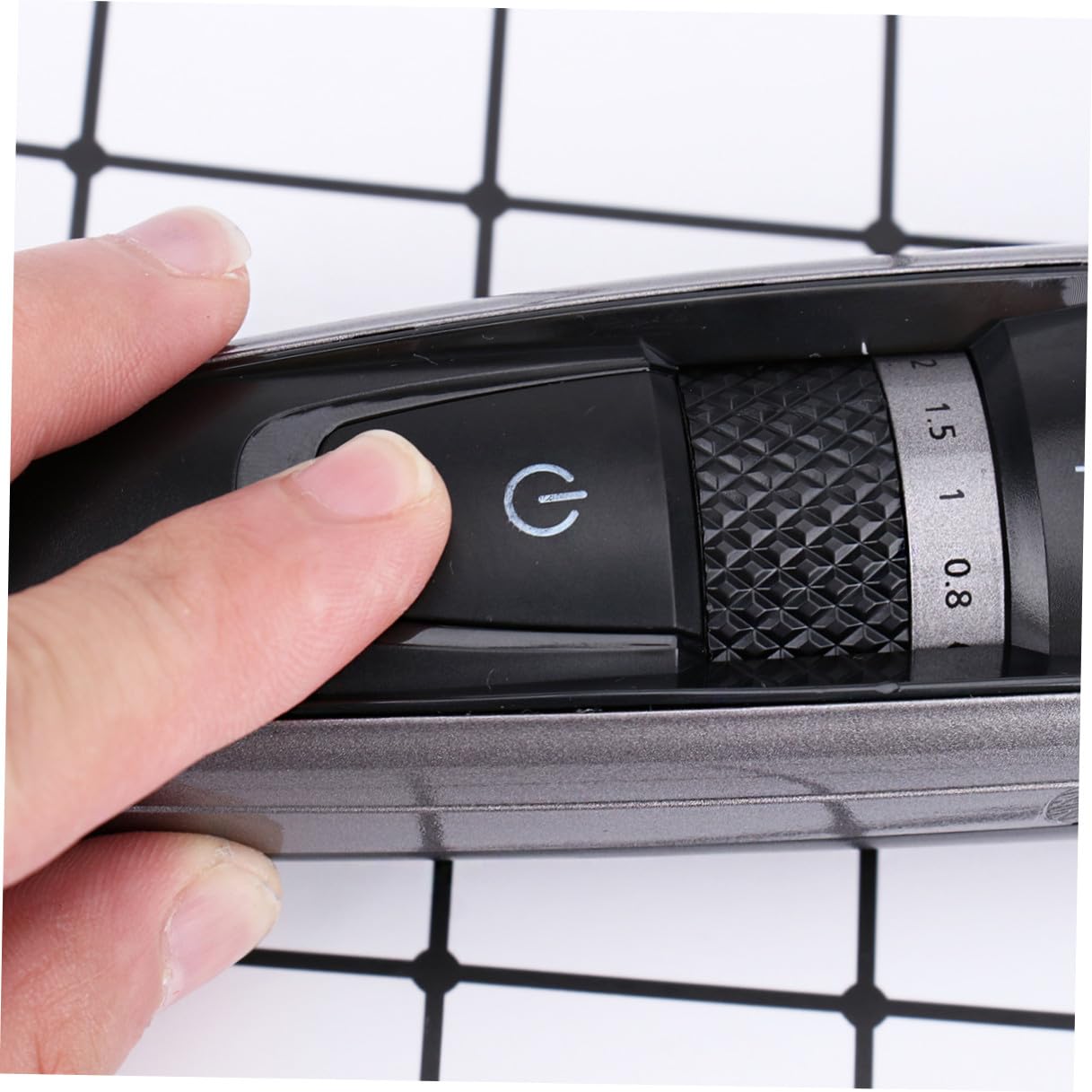 Tagliacapelli Ricaricabile USB in Metallo Nero Pettine Regolabile