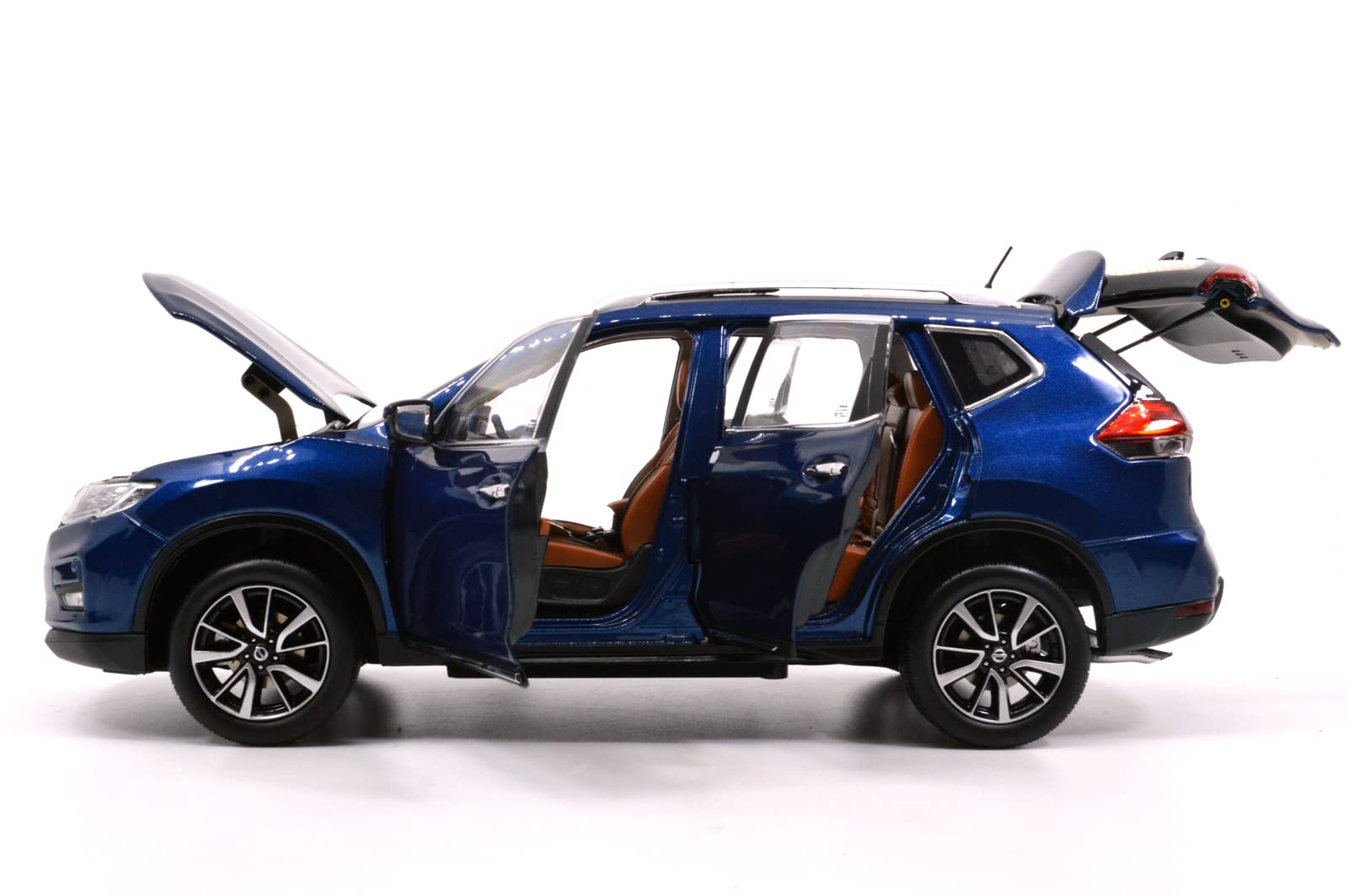 1/18 NISSAN ROGUE 2018 ミニカー　完成品　ブルー 1/18 NISSAN ROGUE 2018 ミニカー 完成品 ブルー