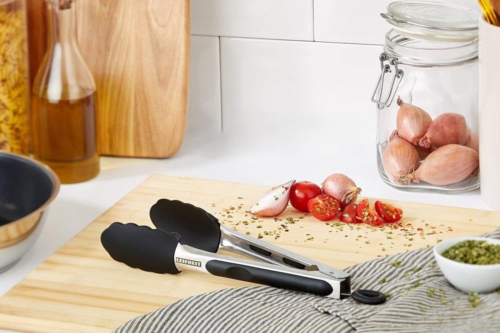 Leifheit Pince à barbecue ProLine, Accessoire de cuisine avec embouts résistants à la chaleur, Ustensile barbecue de 23 cm en acier inoxydable