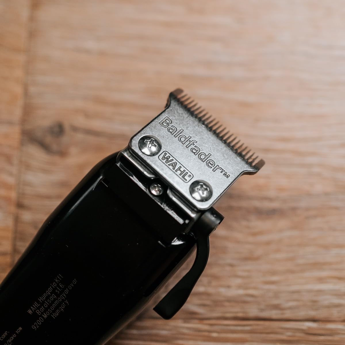 WAHL Baldfader, cortapelos para hombres, cable, longitudes precisas, 8 peines, cuchillas de precisión autoafilables, de pelo corto
