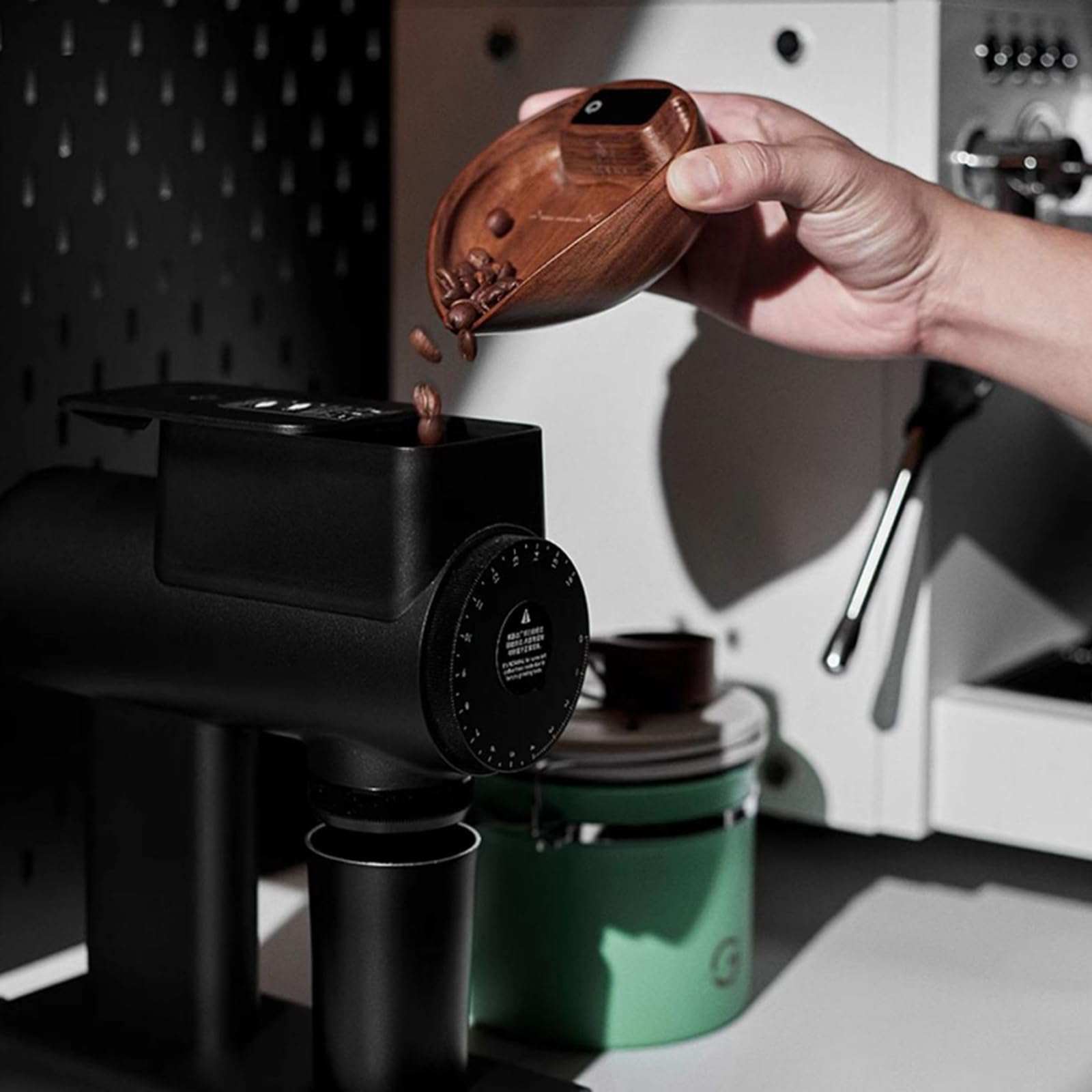 Báscula eléctrica elegante para café expreso, con textura de madera, bandeja de pesaje de café, báscula de cocina para café