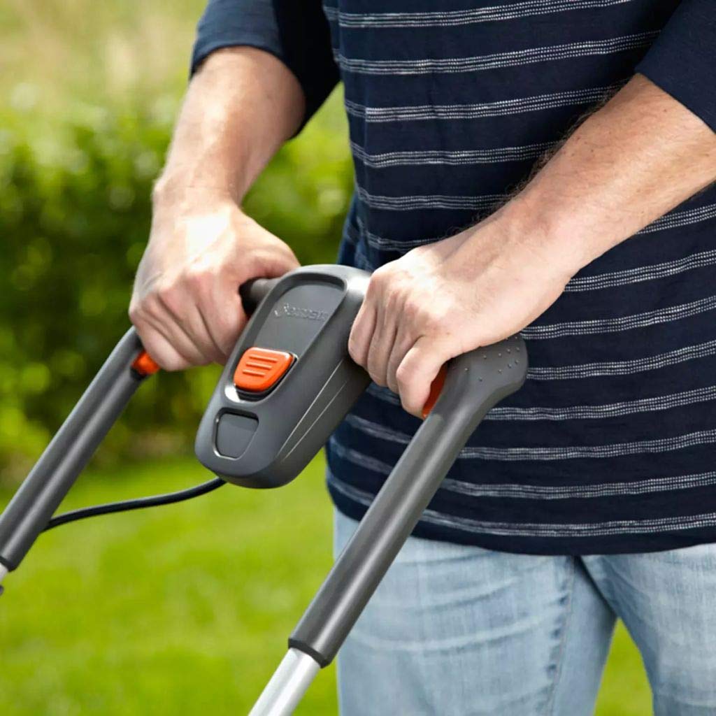 Gardena zestaw akumulatorowej kosiarki PowerMax Li-40/32: kosiarka do trawników do 280 m², szer. cięcia 32 cm, pojemność 30 l, wys. koszenia 20–60 mm, składana rączka, ergonomiczny uchwyt (5033-20)
