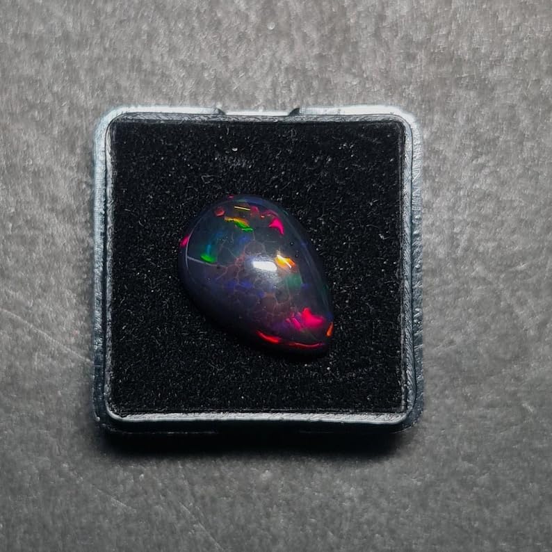 Cabochon d'opale éthiopienne noire AAA pour bijoux d'exception