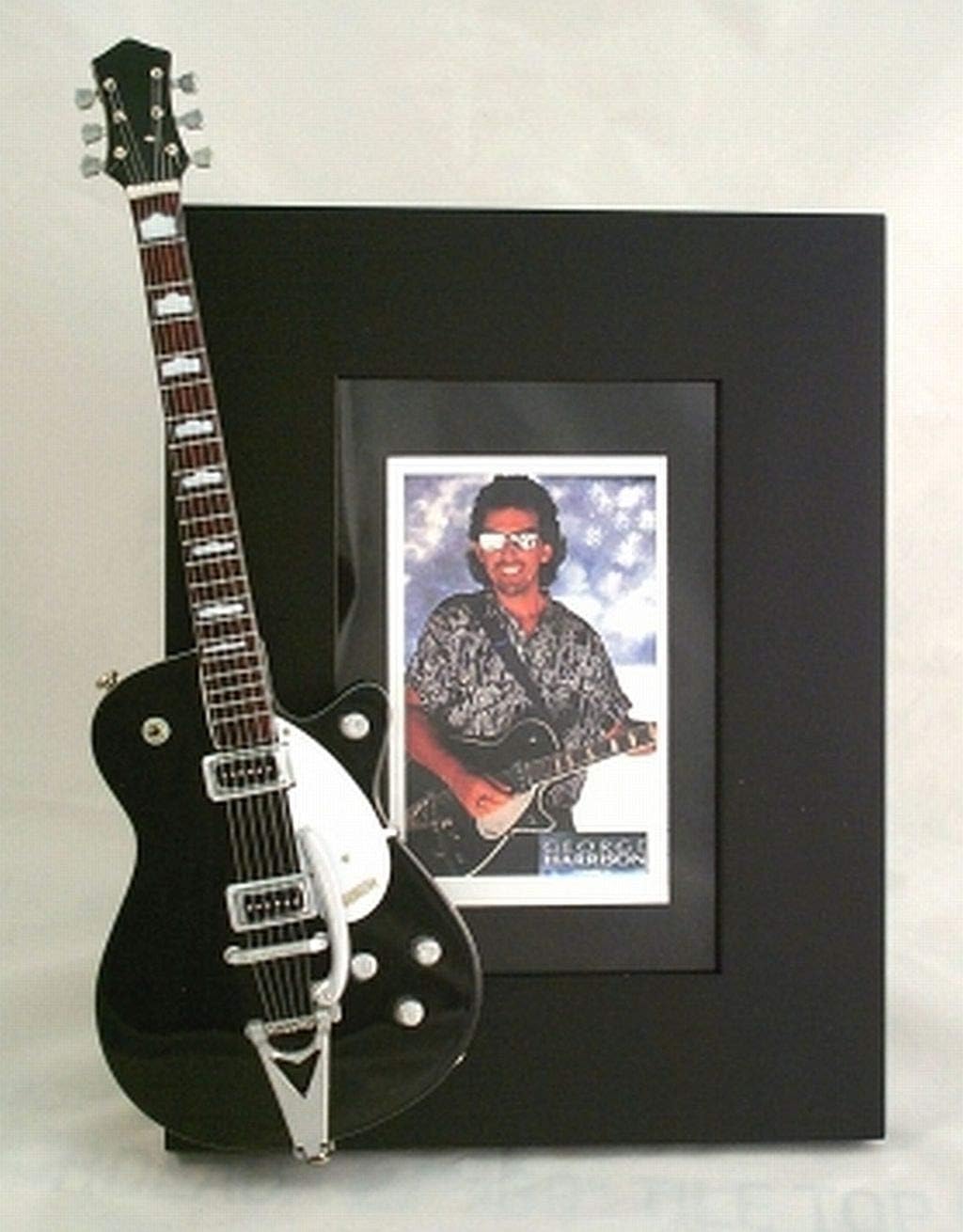 Cornice Con Miniatura Chitarra ARTSTUDIO35 Eddie Vedder | Foto Pearl Jam BullsEye | Replica 1:4 Da Collezione