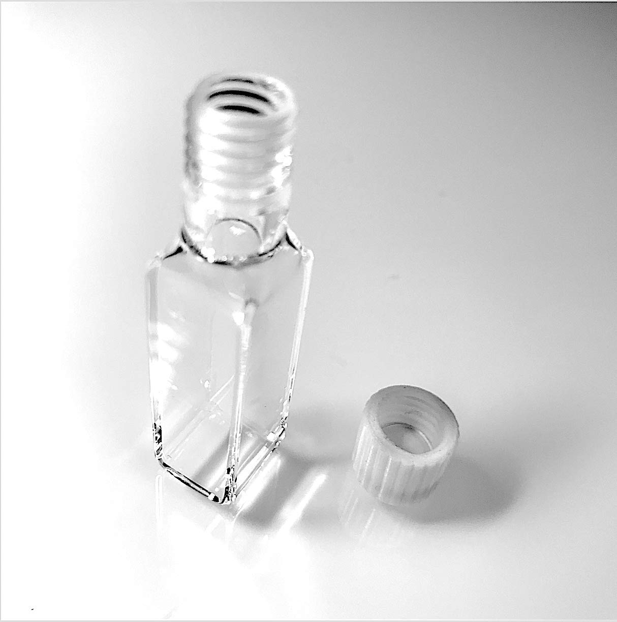 Alpha Nanotech UV Quartz Cuvettes with Screw Cap and Septum (Pathlength: 10 mm; 4 Optical Windows; Volume: 3.5 ml, Spectral Range: 190-2500 nm) (Qty: 4)