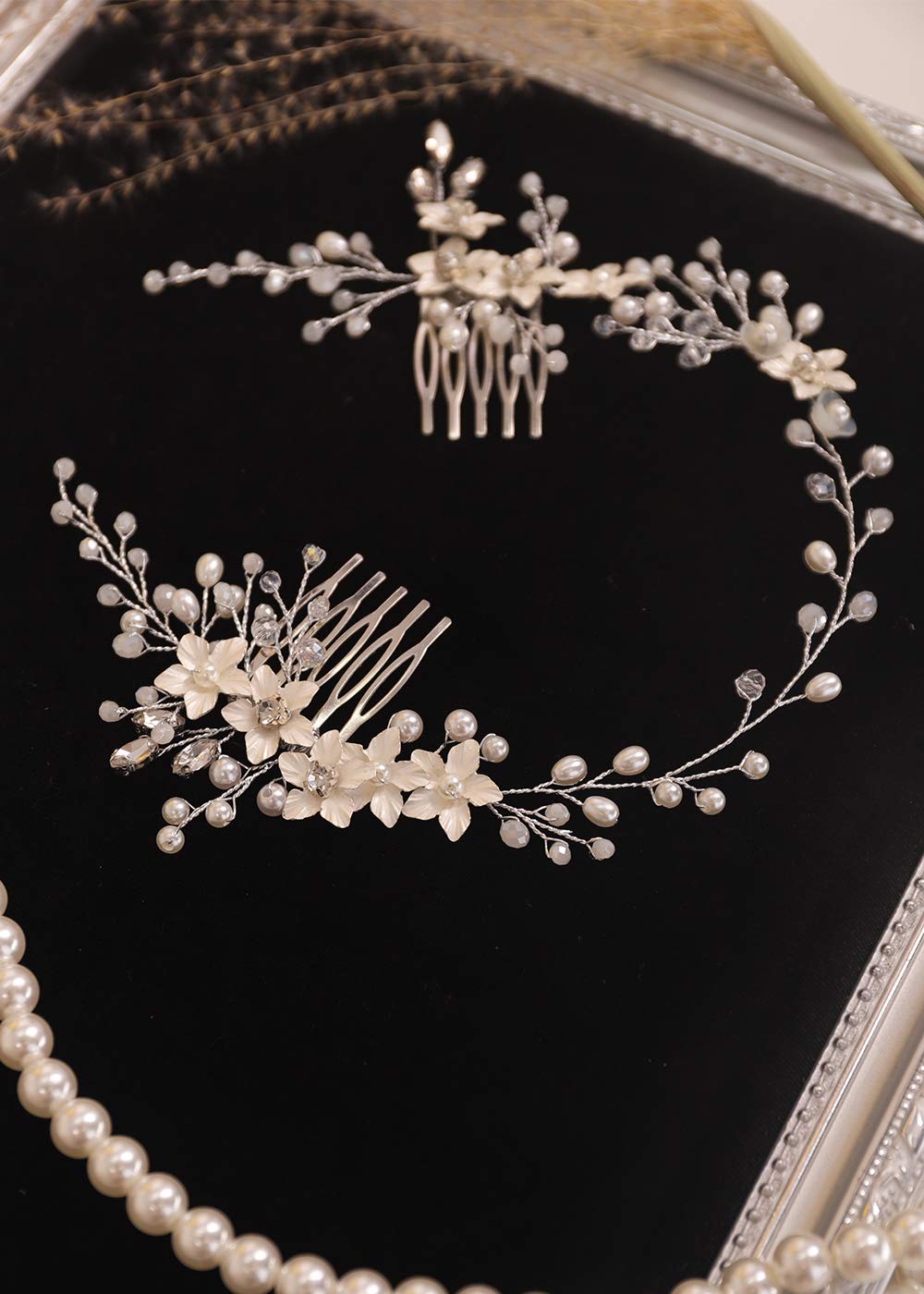 Kercisbeauty, set di 2 forcine per capelli in argento per donne da sposa con foglie e perle, accessori per capelli per balli studenteschi, occasioni speciali, fiori bianchi, collezione Art Deco