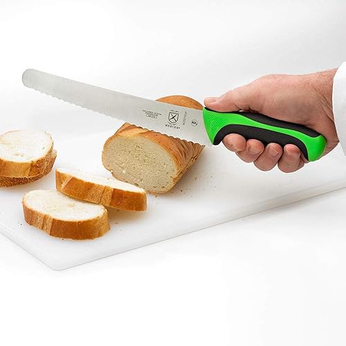 Vista 253 de Mercer Culinary Millennia Colors - Cuchillo Santoku, borde Granton de 7 pulgadas, color rojo