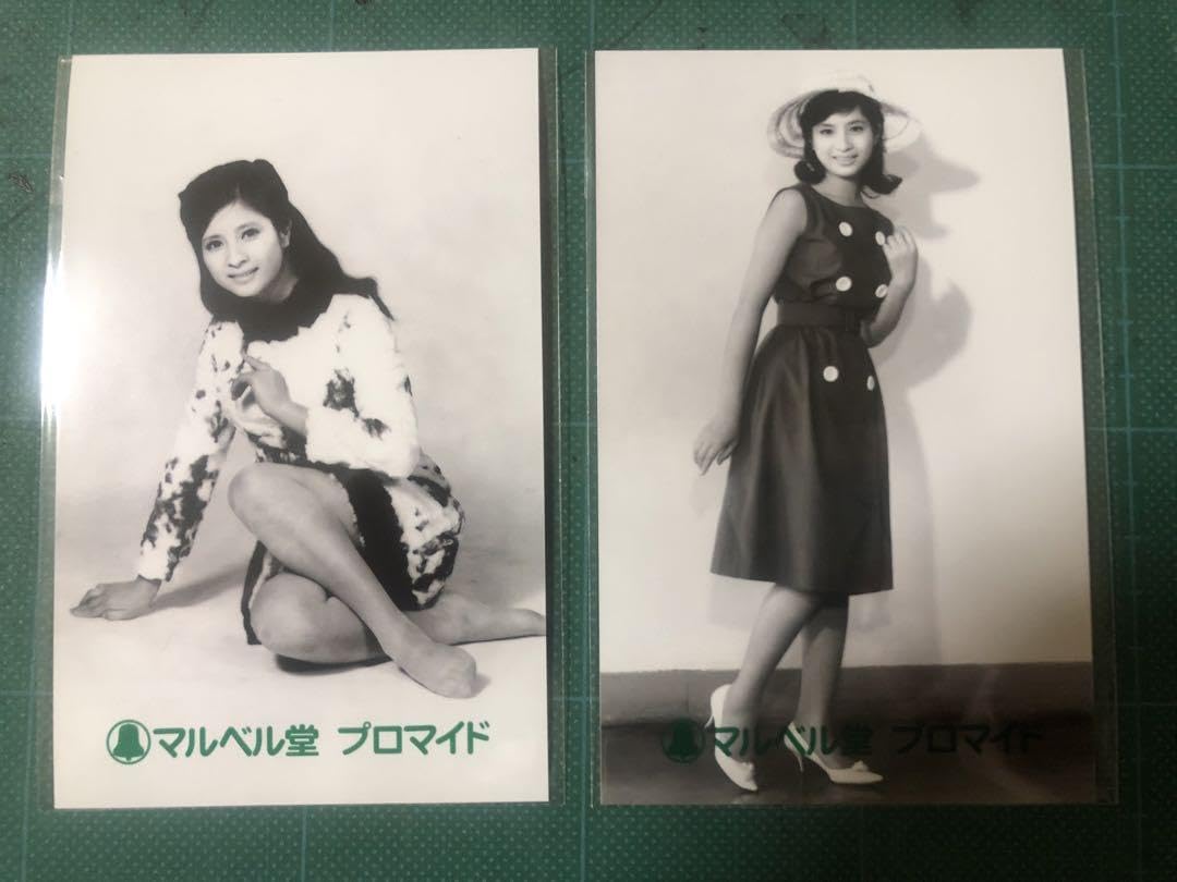 Amazon.co.jp: 短期松原智恵子 マルベル堂プロマイド写真2枚 足組 昭和