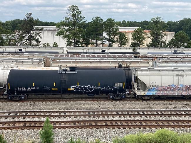 Hercules BLACK Anti Skid Coating - Safety Traction Paint - Rubberized Urethane Formula - 1 Gallon Can, Medium Grit - Waterproof & UV Resistant - Ideal for Ramps, Walkways, Docks & Patios