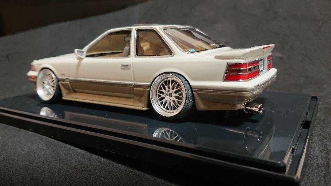 フジミ 1/24 トヨタ ソアラ 3.0GT プラモデル 完成品 ケース付き 未