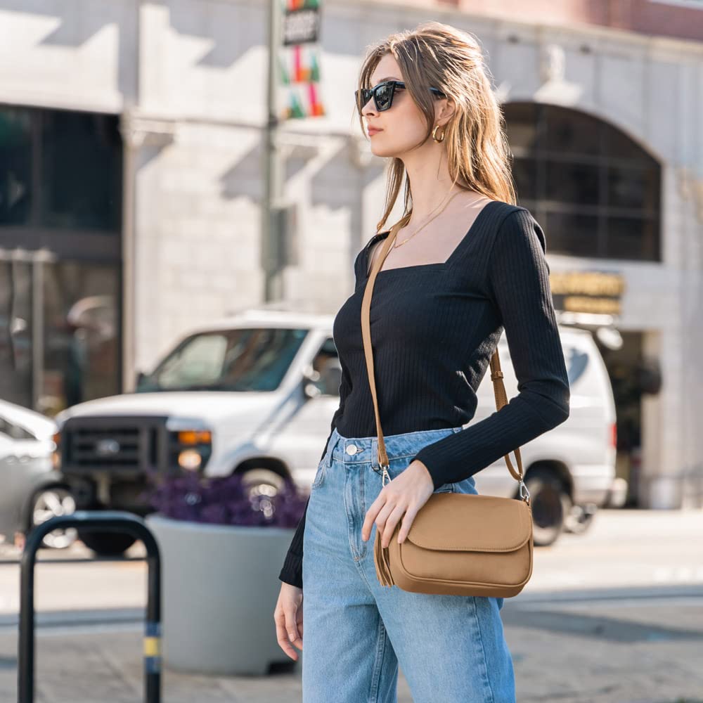 EVVE Bolso bandolera pequeño para mujer, con solapa, con borlas, de piel vegana, bolso de hombro