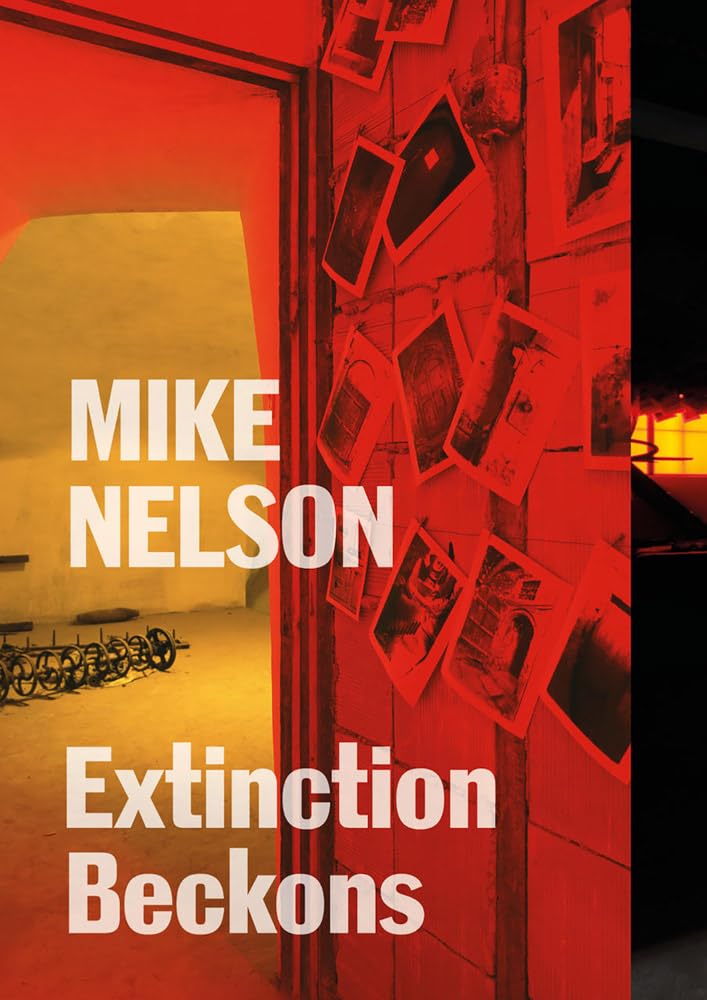 Mike Nelson: Extinction Beckons monographie d'artiste et catalogue d'art contemporain