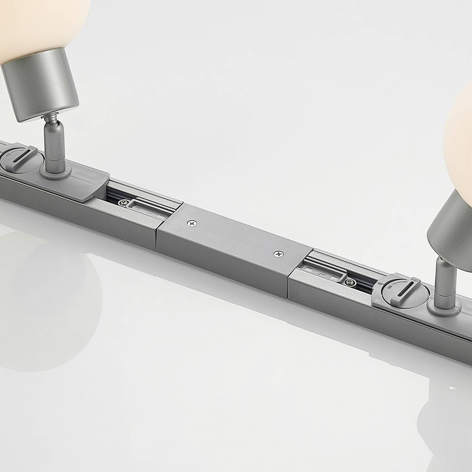 Lindby Luminaire sur rail électrique Linaro à intensité variable (Moderne) en Gris Métal e. a. pour Salon & Salle manger (à 4 lampes, E14), Rail 1 phase, projecteur
