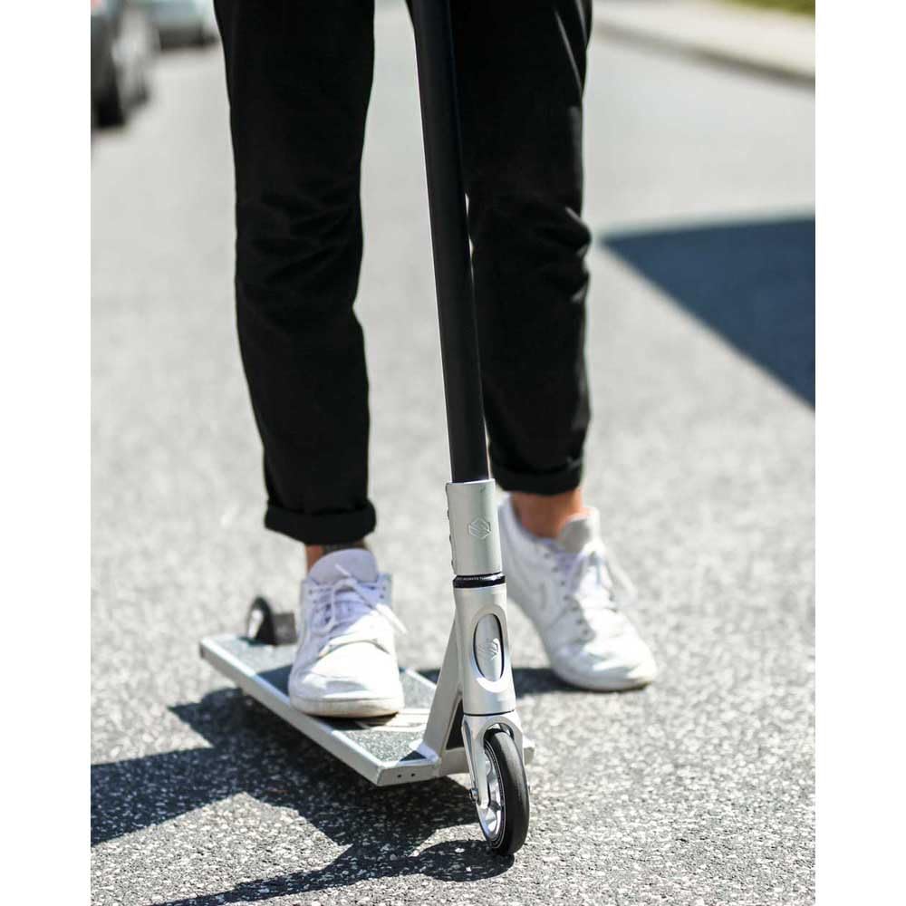 Striker Gravis Scooter (L - Raw)