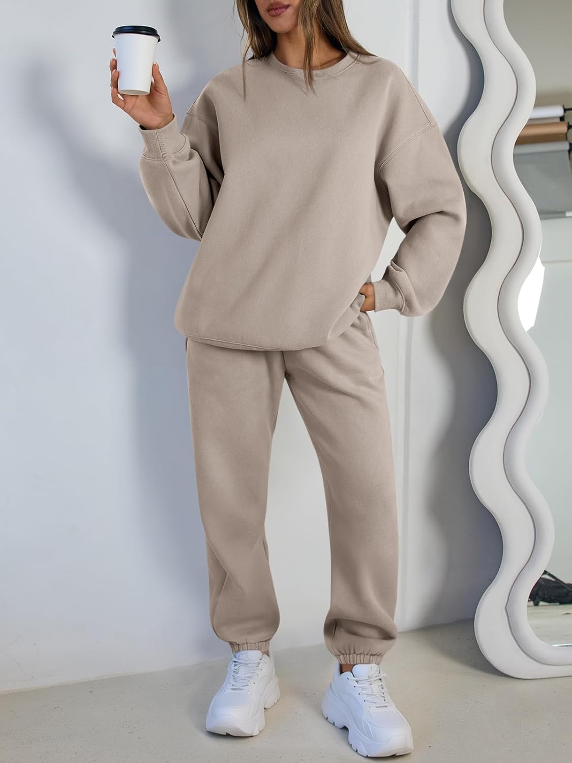 Trendy Queen Sweatsuits Women 2 Piece Outfits Two Piece Crewneck Sweatshirts Sets Lounge Fall Sweatpants 2026 Tracksuits