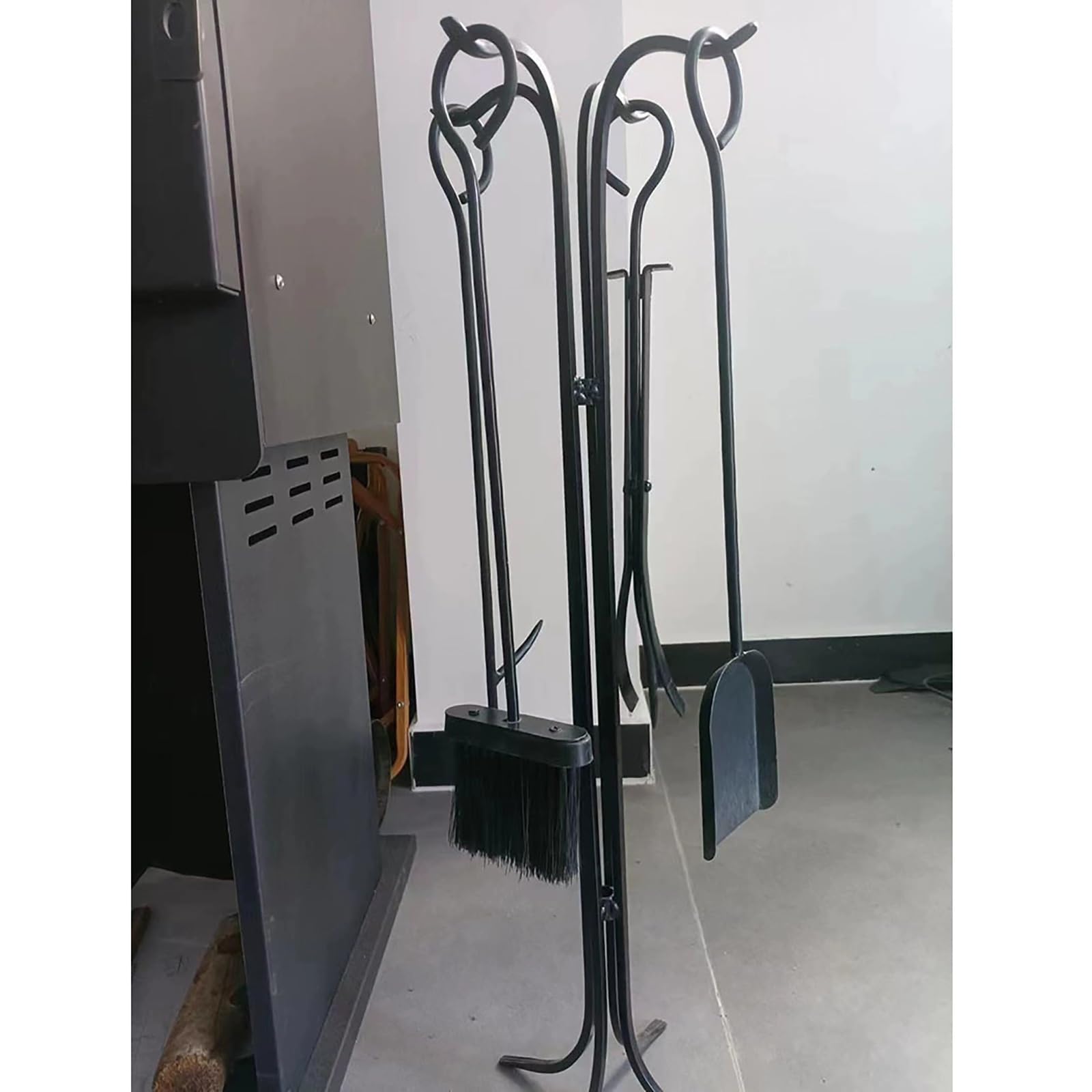 Set di attrezzi per caminetto 5 in 1, per interni ed esterni, in ferro battuto, con attizzatoio, pinza, pala, spazzola, supporto per braciere Fireset