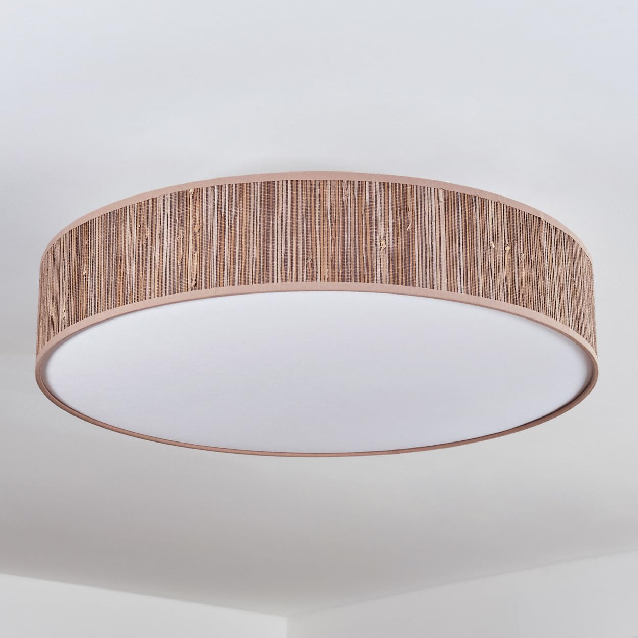 HOFSTEIN Deckenleuchte Foggia, Deckenlampe aus Metall/Schilfgras/Kunststoff in Nickel-matt/Braun/Weiß, runde Leuchte im modernen Boho-Design (Ø 60 cm), E27, Esszimmer, Wohnzimmer, Schlafzimmer, Küche