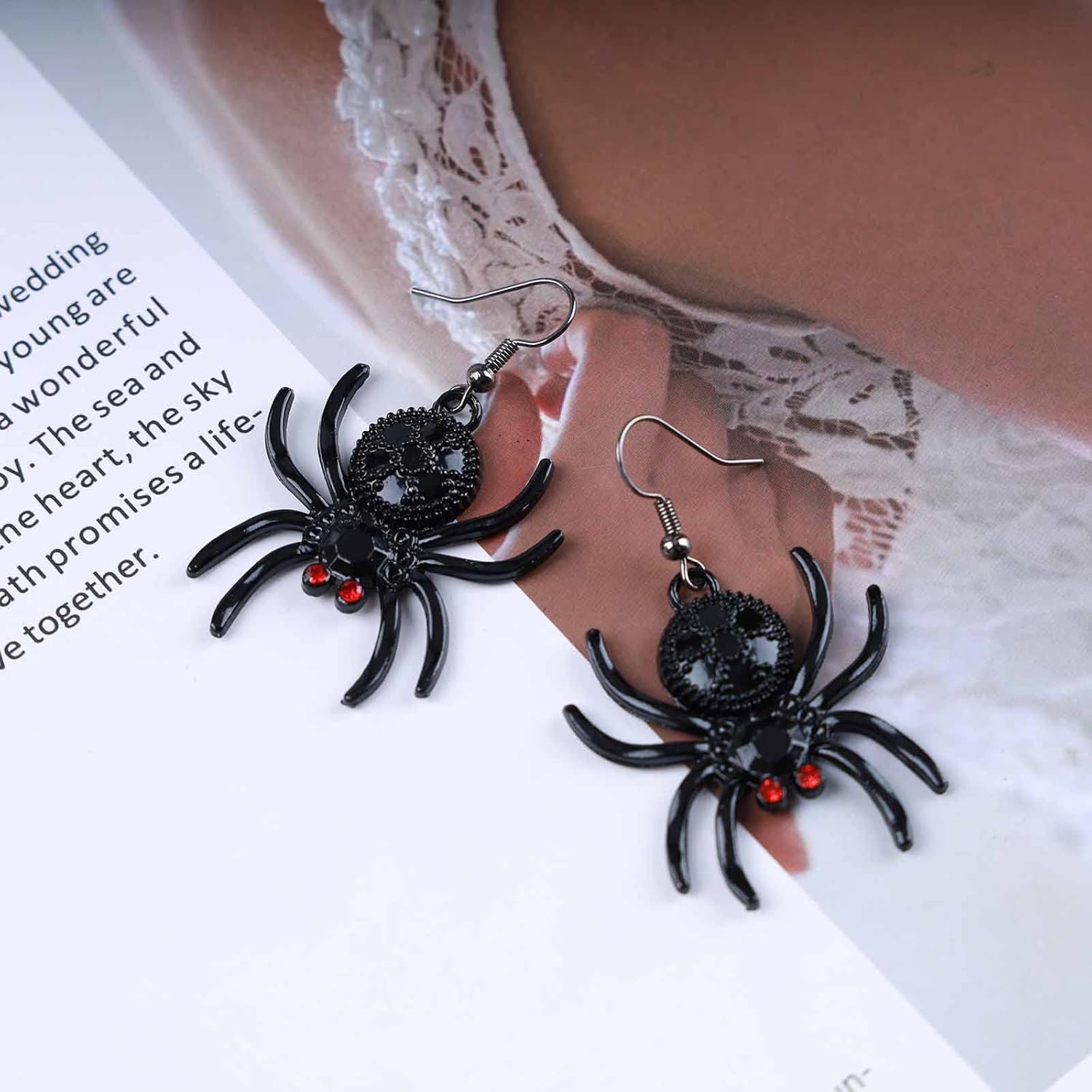 Andelaisi Punk Black Spider Earrings Horror Spider Drop Earrings Vintage Spider Exaggerated Earrings Gothic Spider Dangle Hook Earrings Jewelry for Women - Image 8