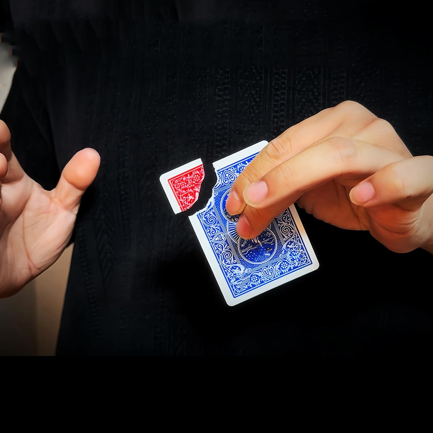 Carte flottante d'angle et changement de couleur dos bleu pour illusion de scène - 2