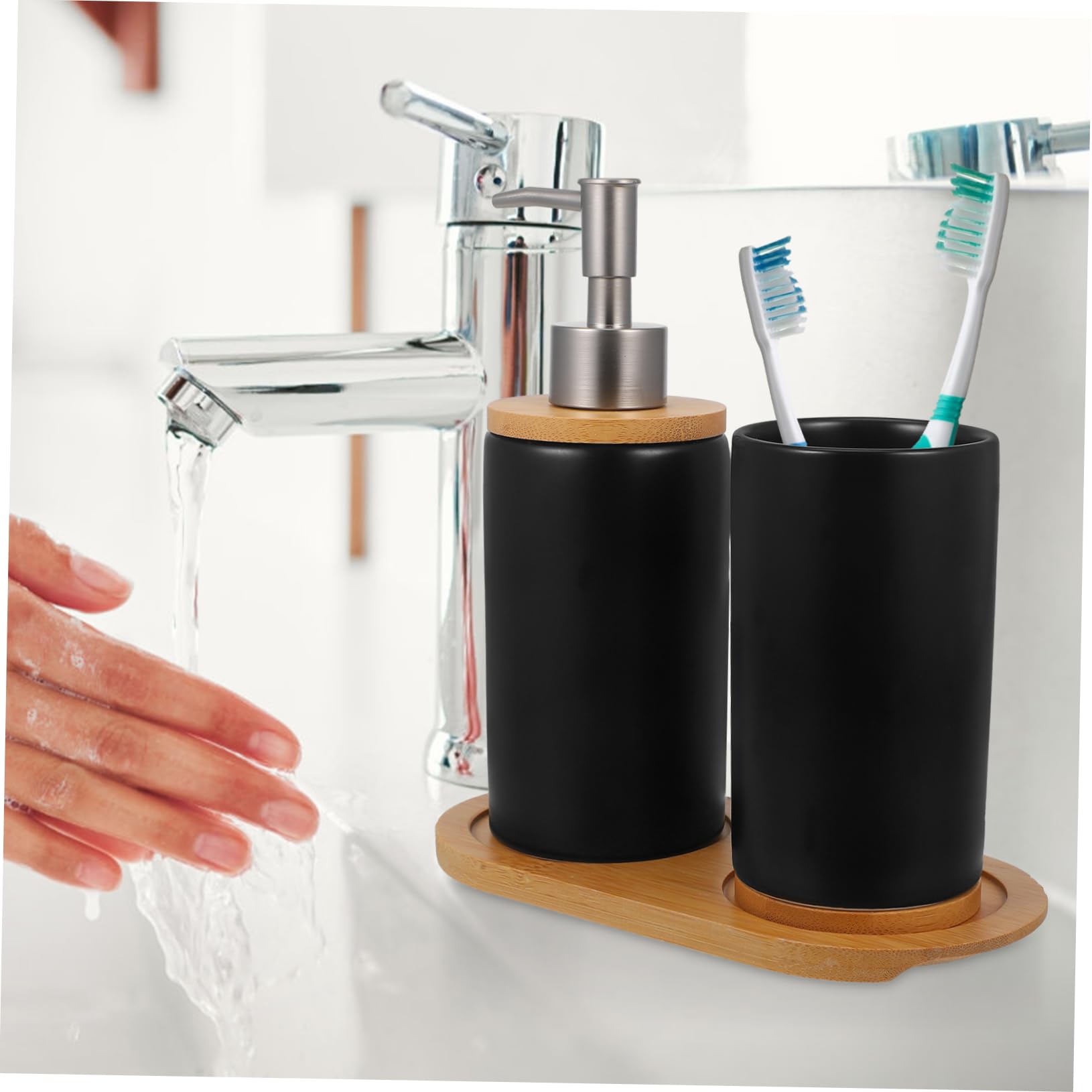 Badezimmer Accessoires Satz mit Zahnbürstenhalter Seifenspender (ca 430ml) aus Schwarzer Keramik und Bambus Zahnbürstenbecher (ca 350ml) und Ablage Stilvoll und Praktisch