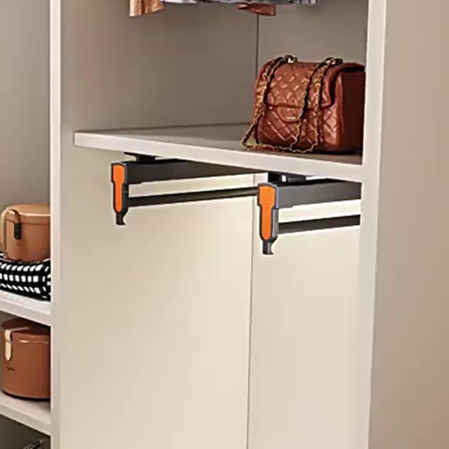 引き出し式ズボンラック、引き込み式クローゼット引き出しロッド、アルミ製パンツレール収納ラック、寝室用小売店キャビネット用トップマウン