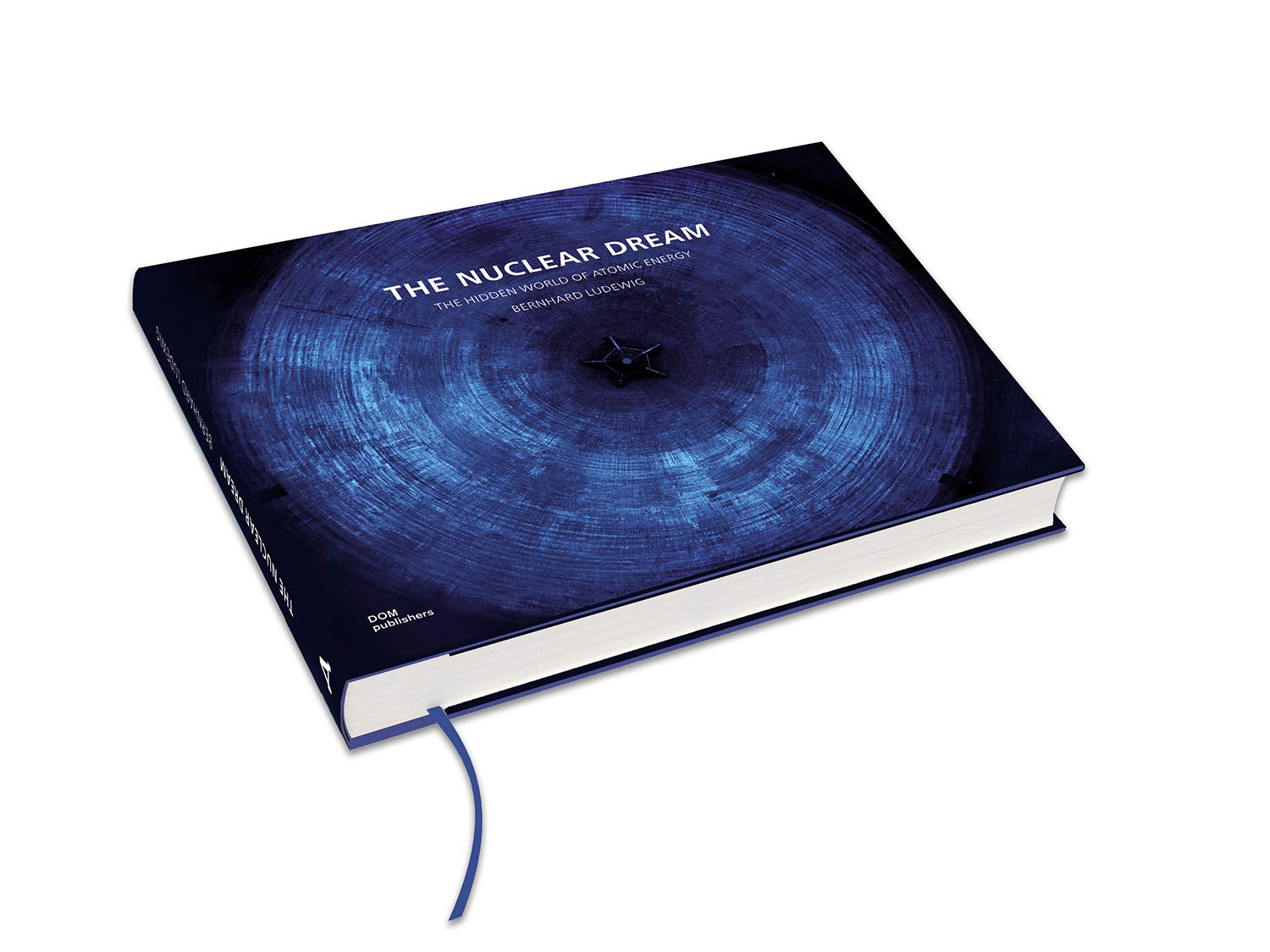The nuclear dream. The hidden world of atomic energy. Ediz. illustrata