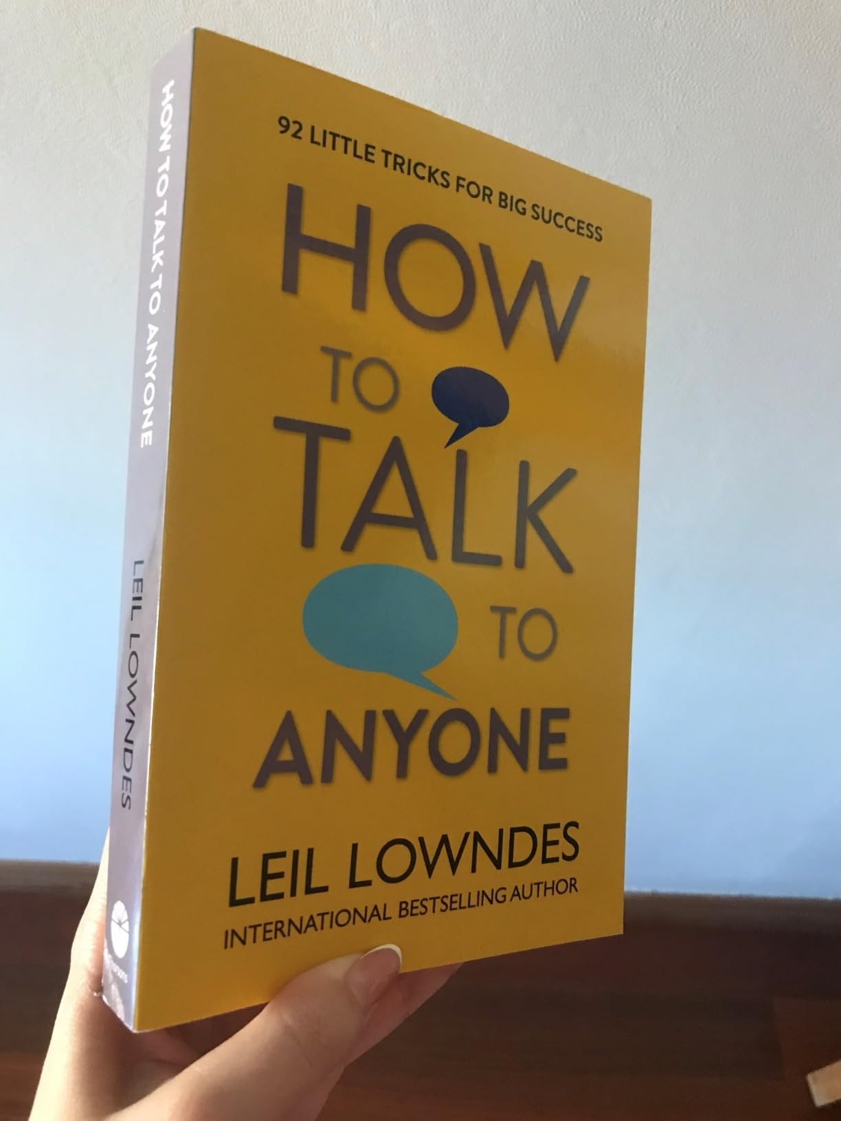 Books Kinokuniya: How To Talk To Anyone : 92 Little Tricks For Big Success In Relationships / Lowndes, Leil (9780722538074 - Foto 4