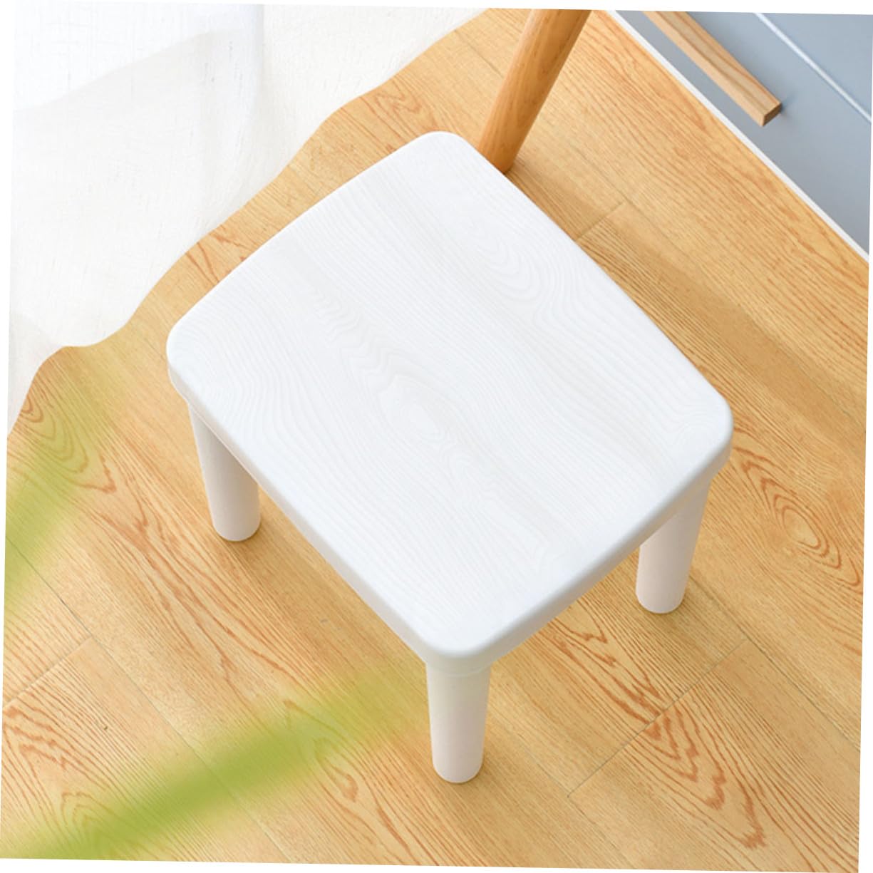 Mipcase Sgabellino Antiscivolo per Ragazzi in Plastica Bianco Struttura Triangolare Stabile, Leggero e Decorativo per Bagno e Cambio Scarpe