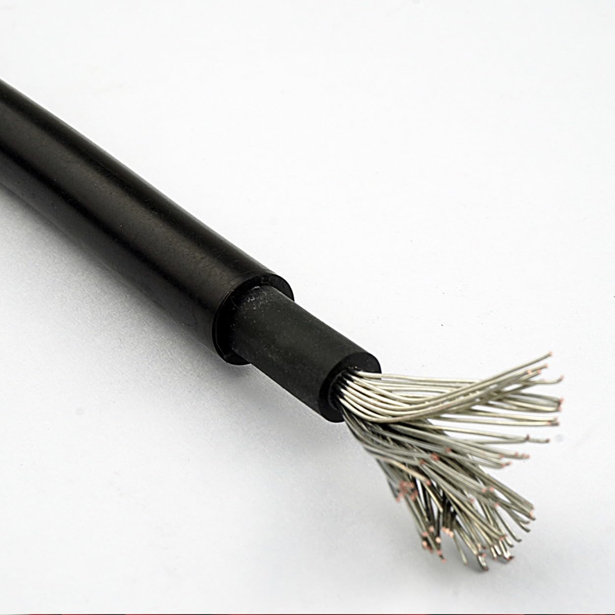 Cable Solar Premium 6mm² Negro Flexible, Fotovoltaico, Resistente a los Rayos UV, para Paneles Solares, Inversores y Controladores de Carga (Negro, 40m)