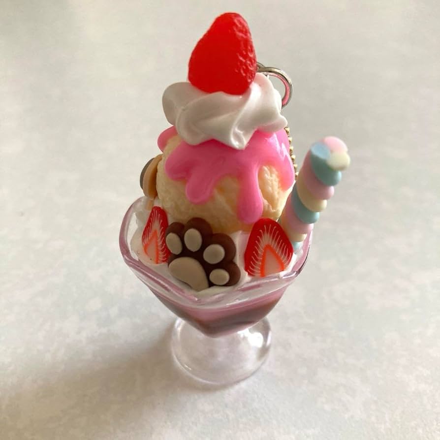 いちごパフェ☆509☆リメイク☆ぷっくりハートキーホルダー４個セット No.941】いちご⭐グラススイーツパフェ⭐キーホルダー⭐値下げ