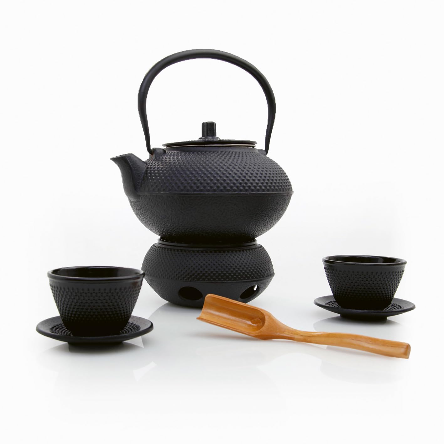 Lumaland Set de thé 12 pièces | Théière en fonte Tetsubin de 1,4 litre, réchaud en fonte, 4 tasses à thé & 4 dessous de verre, avec cuillère doseuse en bambou & passoire en acier inoxydable