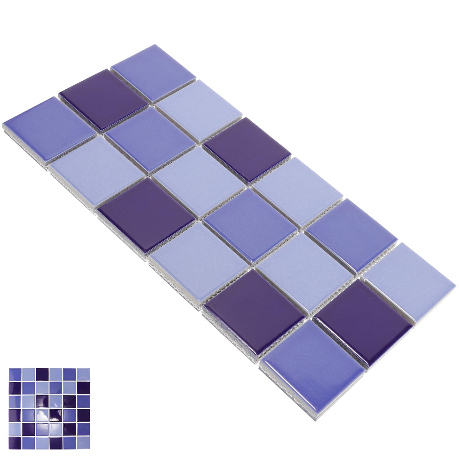 Piscine et crédence de cuisine transfigurées par la mosaïque céramique bleu brillant