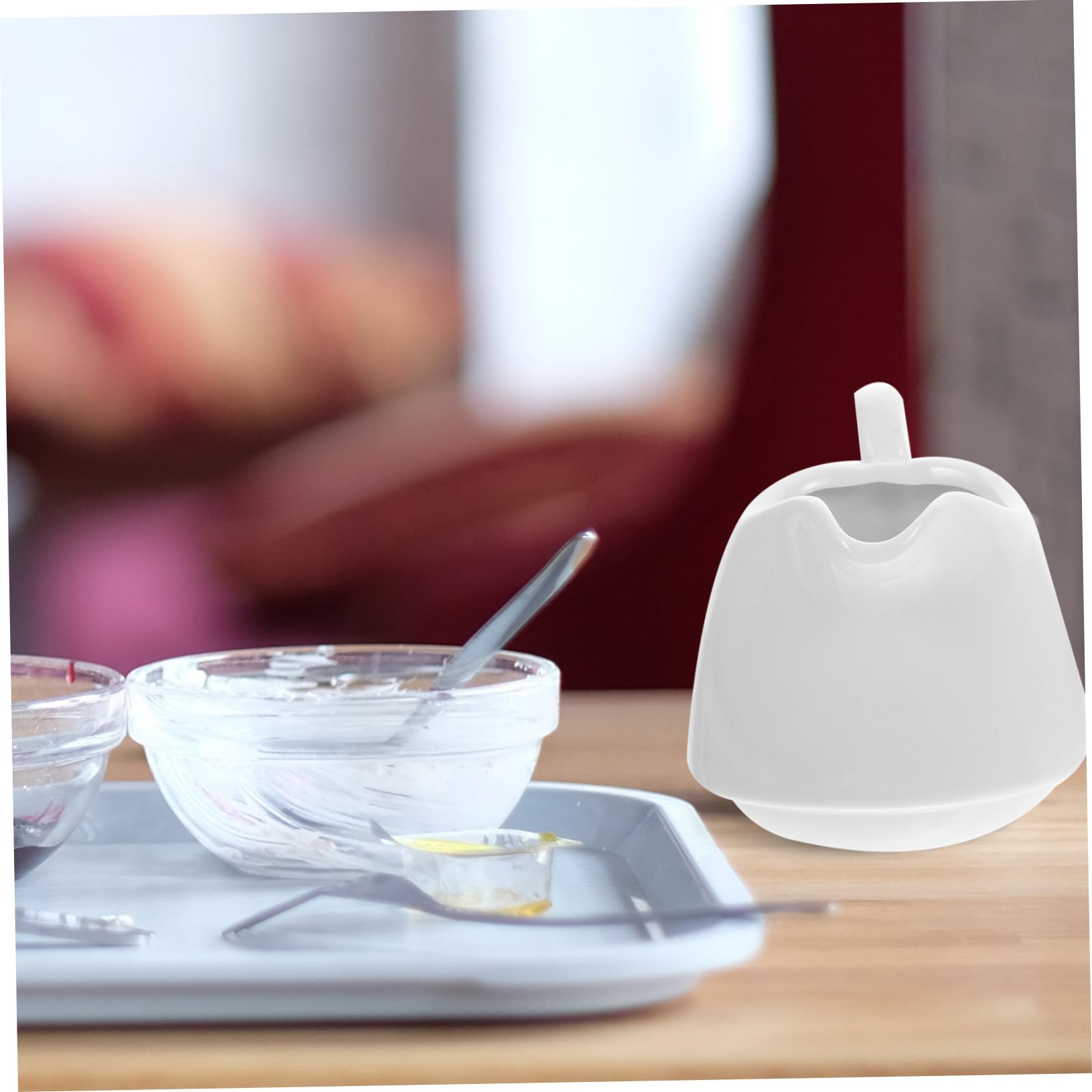 Juego de Azucarero y Jarra de Crema de Cerámica en Color Blanco con Cuchara y Bandeja de Bambú, Diseño Simple y Creativo para Hogar y Hotel