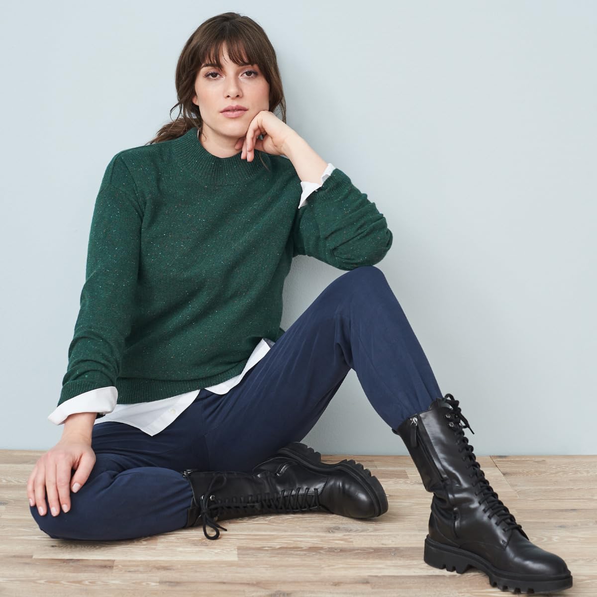 Living Crafts - Lavinia | Jogging-Hose - Samtiges Bio-Baumwoll-Sweat, Elastischer Bund, Großzügige Seitentaschen, Breite RIPP-Bündchen, Ton-in-Ton Logo-Stick