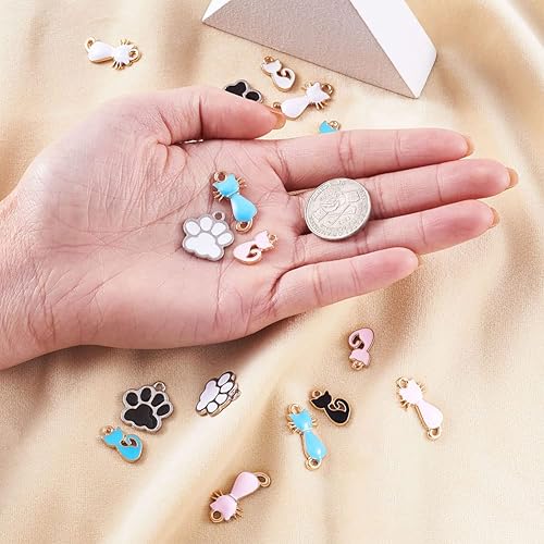 Vista 103 de Cheriswelry 30 dijes de aleación de cono de pino y ardilla, chapados en oro claro, con forma de cono de pino y ardilla, adornos colgantes de 0.47 a