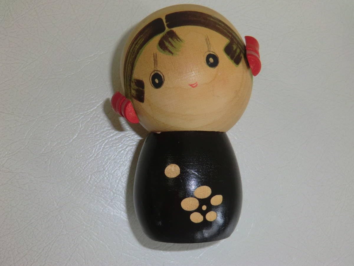 Amazon | こけし 童子 女の子 わらべ 昭和レトロ 木工芸 高さ Amazon | こけし 童子 女の子 わらべ 昭和レトロ 木工芸 高さ