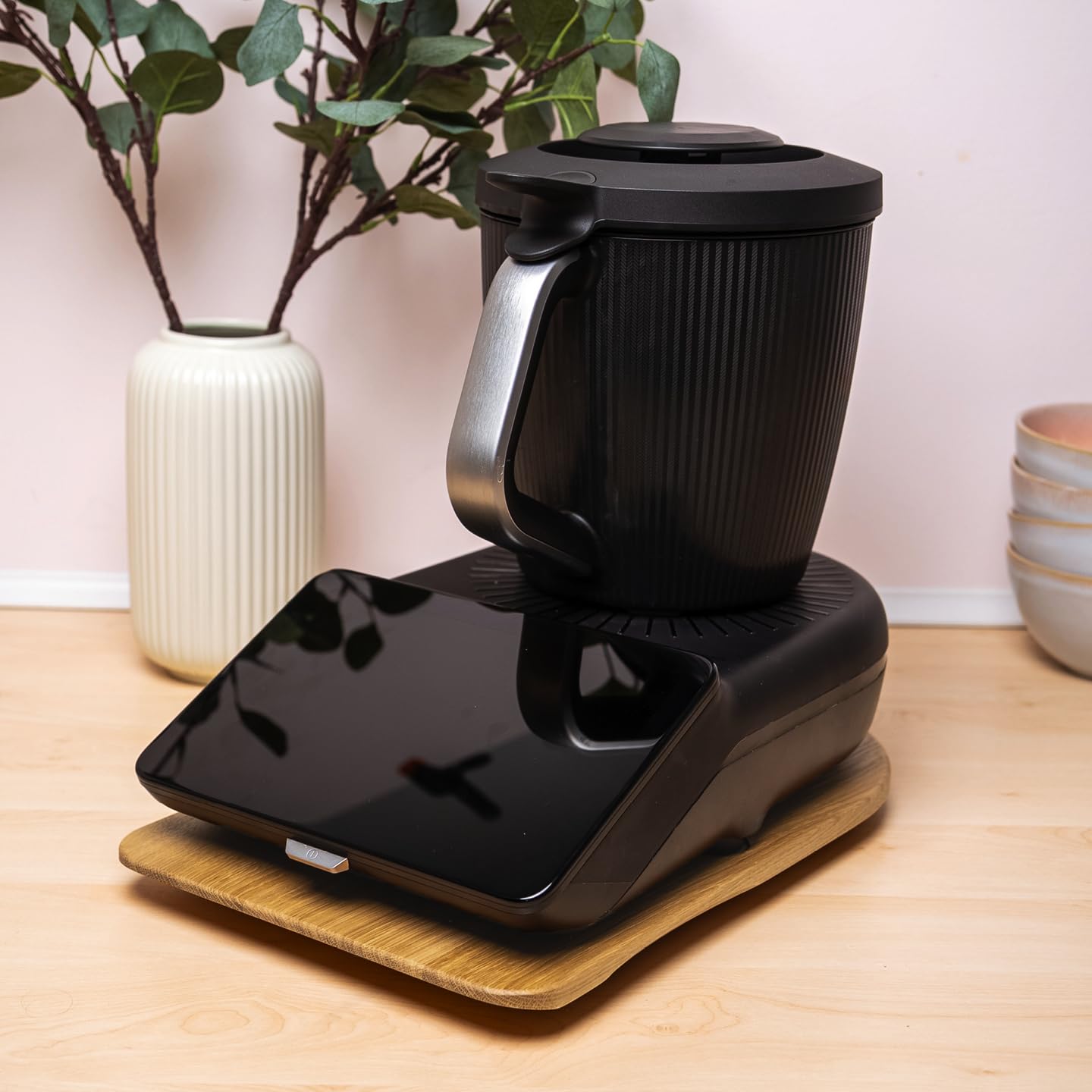 Wundermix – KitchenSlider® H | Premium Gleitbrett aus Echtholz für Thermomix TM7 • müheloses Verschieben mit Teflongleitern • standsicher dank Gummistopper • Made in Germany • Buche
