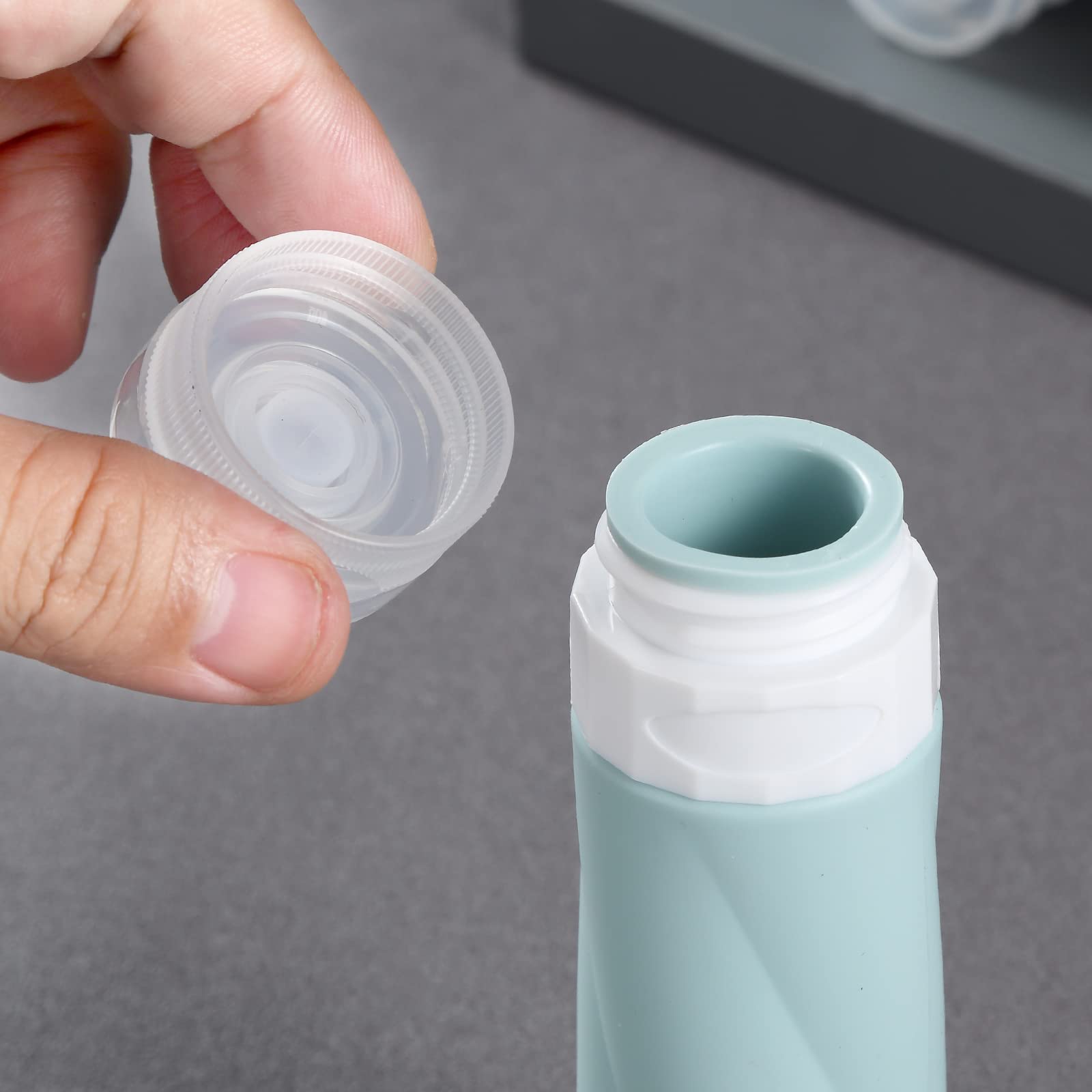 Gemice Reiseflaschen für Toilettenartikel, 85 ml, TSA-zugelassen, Reisegröße, BPA-frei, auslaufsicher, Reiseschlauch, nachfüllbar, Flüssigkeit, Reisezubehör mit transparentem Kulturbeutel, 4 Stück