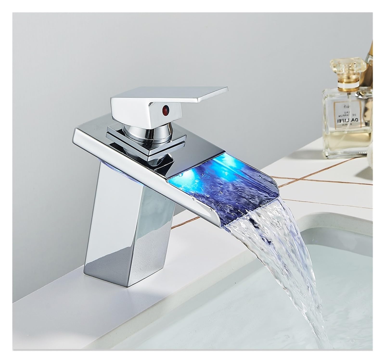 Mélangeur cascade pour vasque de salle de bain ambiance spa moderne