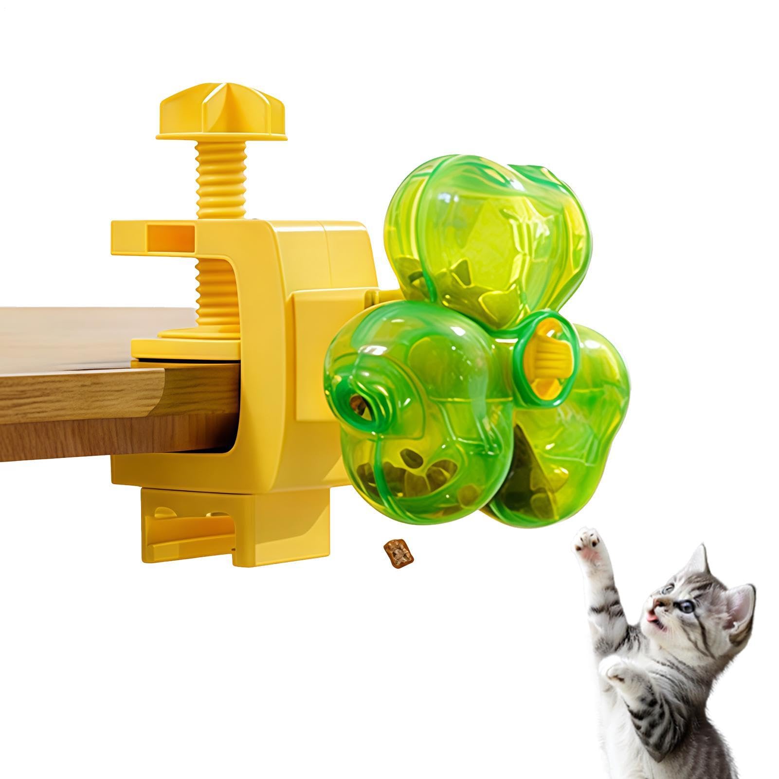 Jouet distributeur de nourriture pour chat actif dans le jardin ou la cour