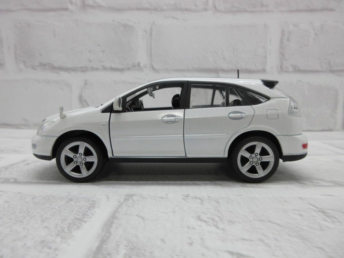 ミニカー 1/30 2代目ハリアー 前期 ホワイトパールクリスタルシャイン