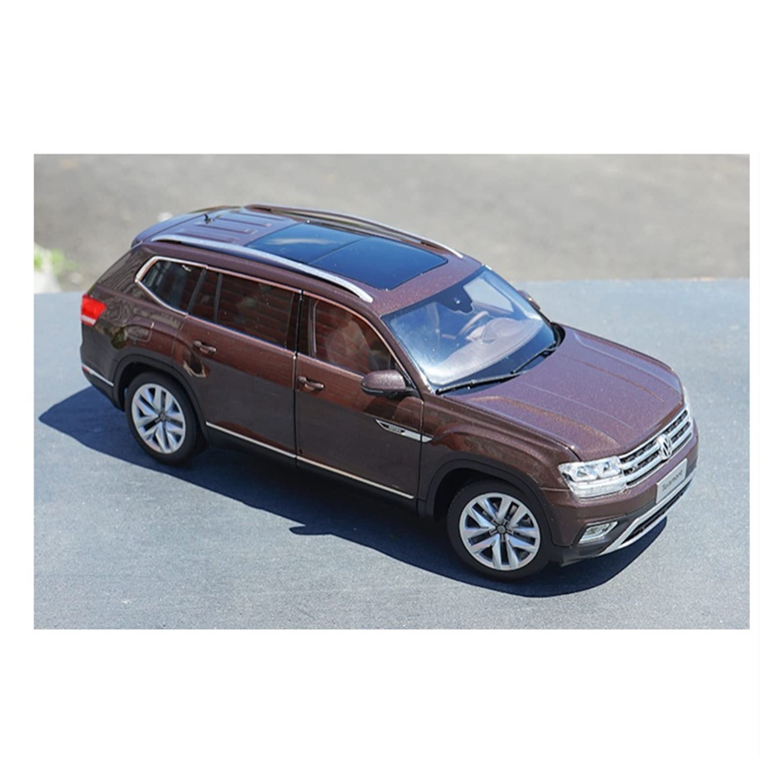 Modèle de voiture Teramont X 1/18 en métal marron LANUVA pour collectionneur
