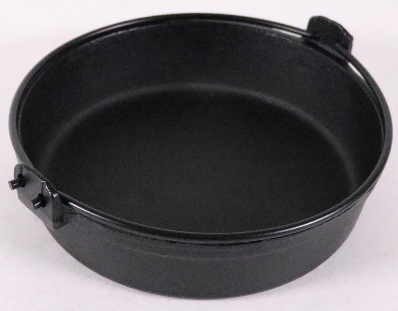 Amazon｜三和精機製作所 すきやき鍋 ツル付(黒ぬり) 20cm 鉄鋳物