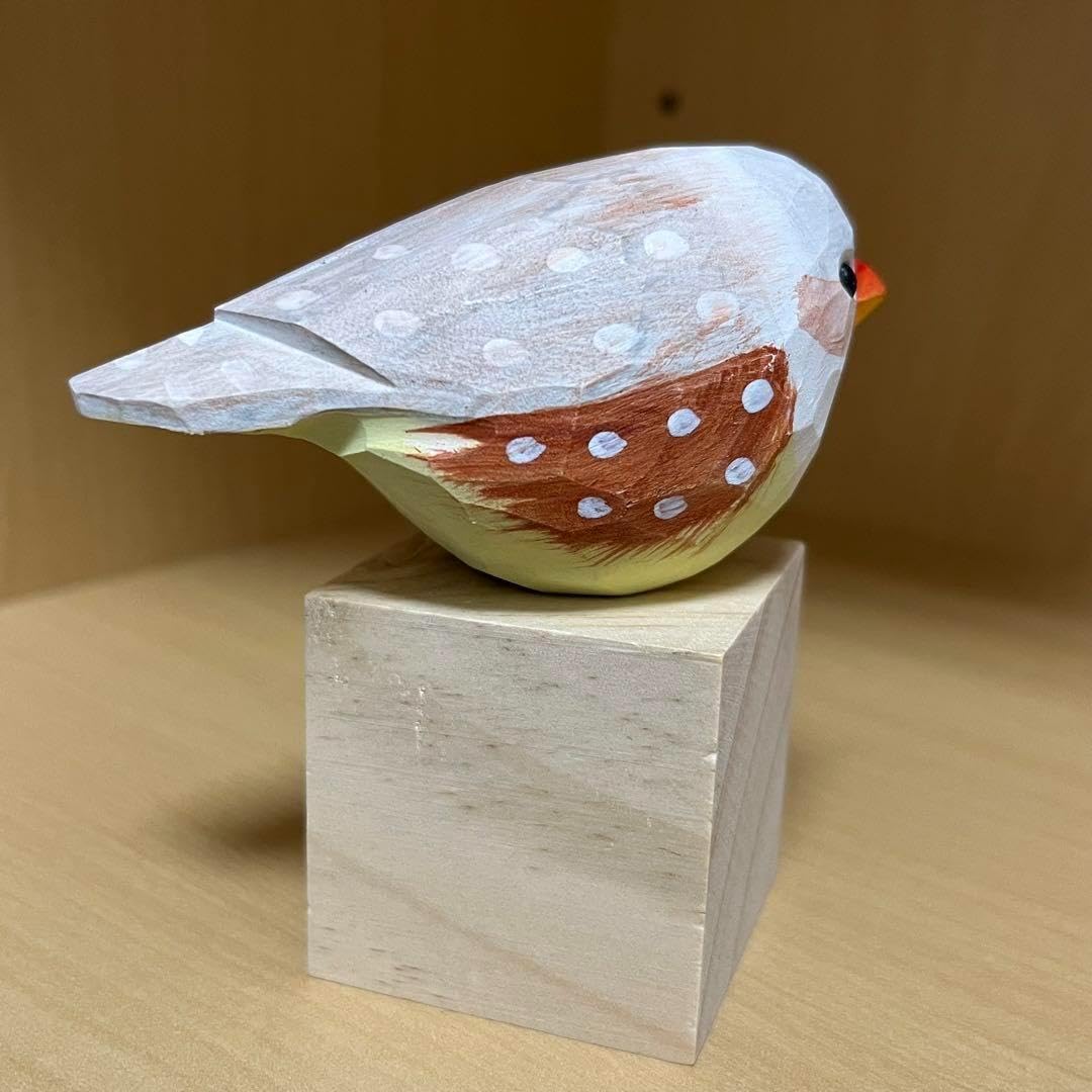 Amazon.co.jp: インテリア小物 小鳥の置物 木彫り キンカチョウ