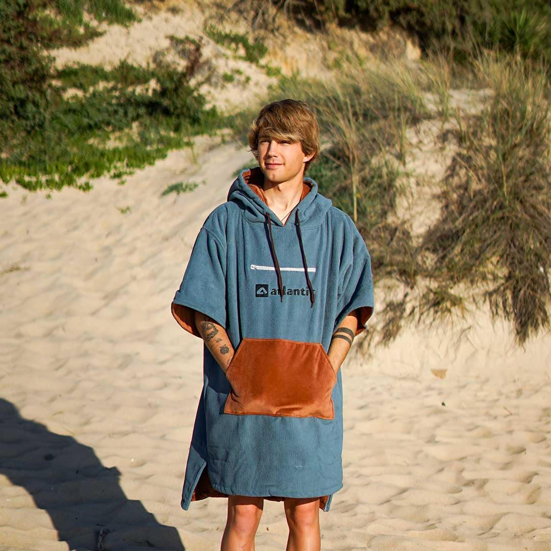 Atlantic Boards | Tavola da Surf Poncho Asciugamano 300 gsm | 90 x 70 cm | Blu e Marrone L